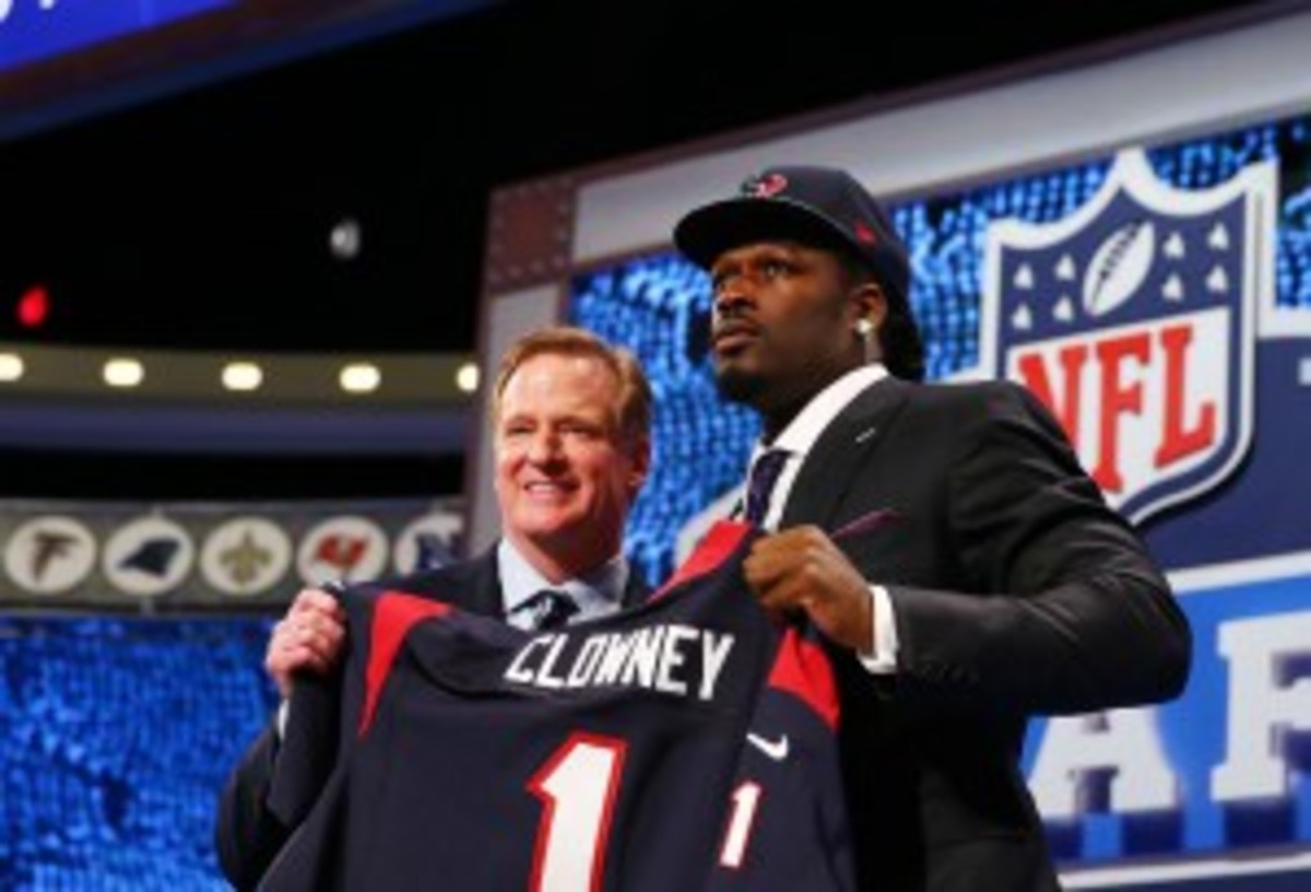 Jadeveon Clowney, a former first team All-American defensive end, will be moved to the outside linebacker position to better suit defensive coordinator Romeo Crennel’s 3-4 scheme. (Elsa/Getty Images)